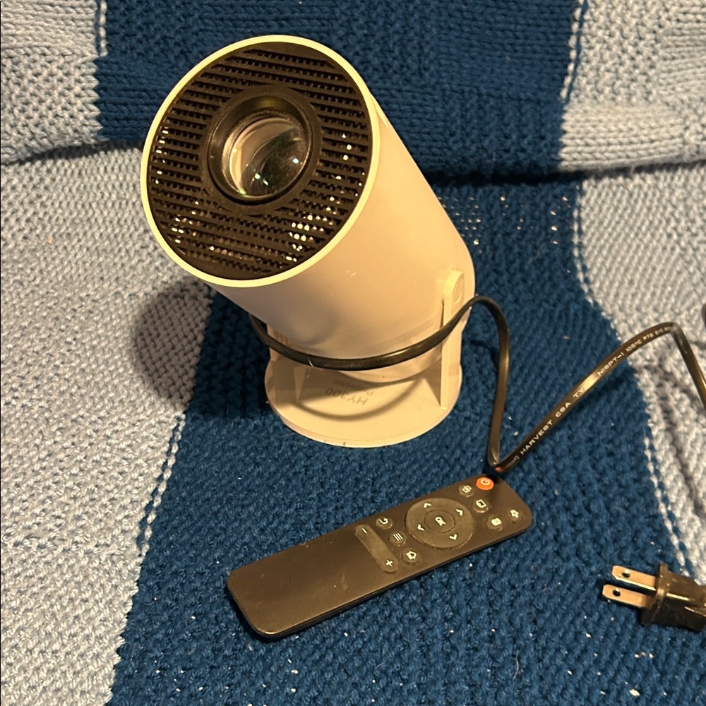 LCD Bluetooth Projector with remote, great condition, can be projected on wall